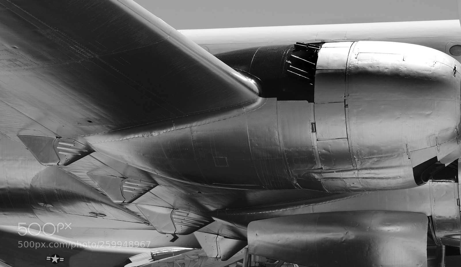 Nikon D3000 sample photo. Air craft lines, tones photography