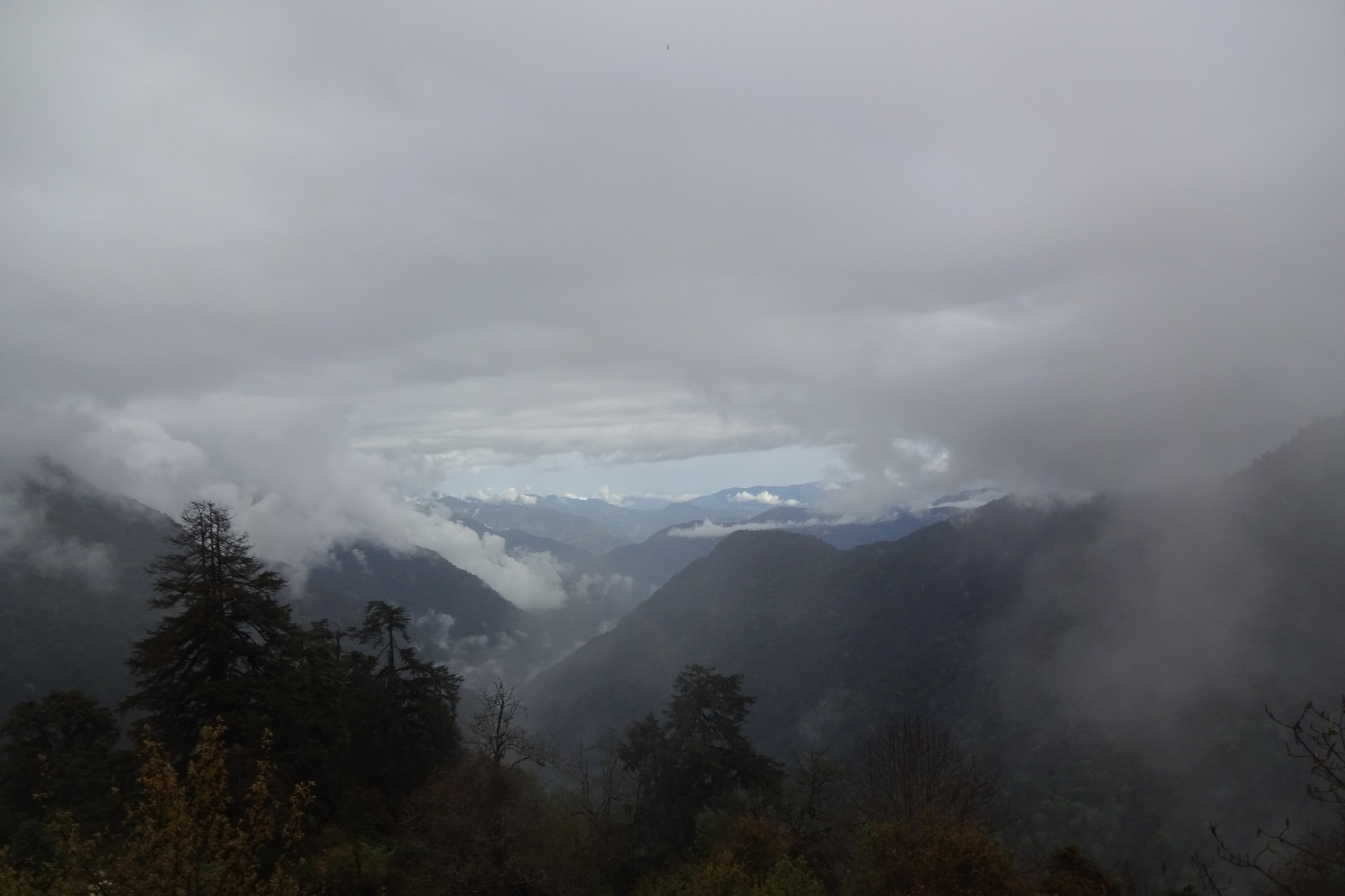 Sony Cyber-shot DSC-WX220 sample photo. Mounts in cloud photography