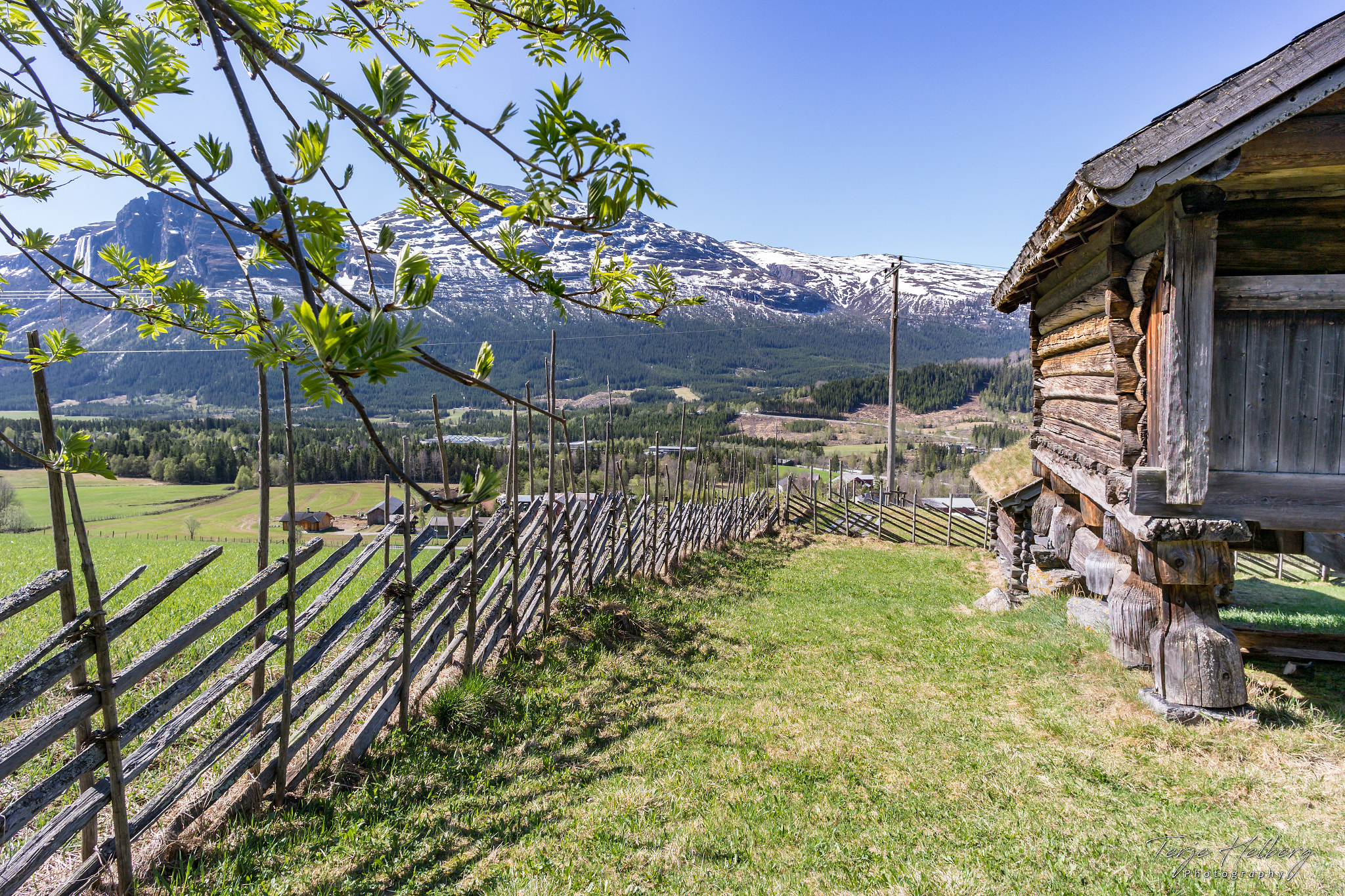 Samsung NX30 sample photo. "the old farm" photography