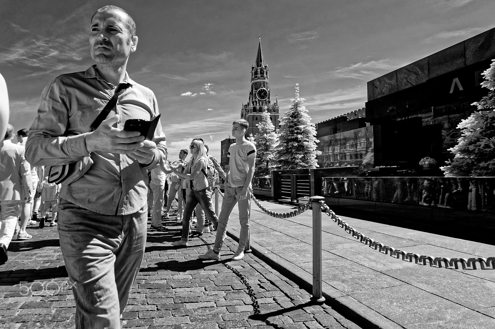 Sony Alpha NEX-3 sample photo. Red square man photography
