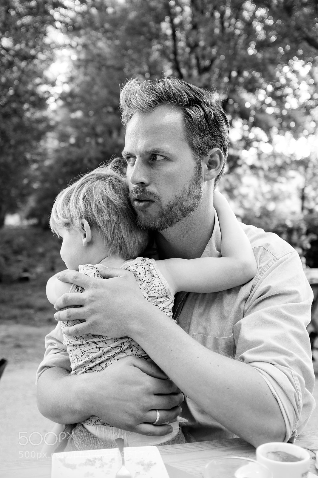 Fujifilm X100F sample photo. Fatherly protection photography