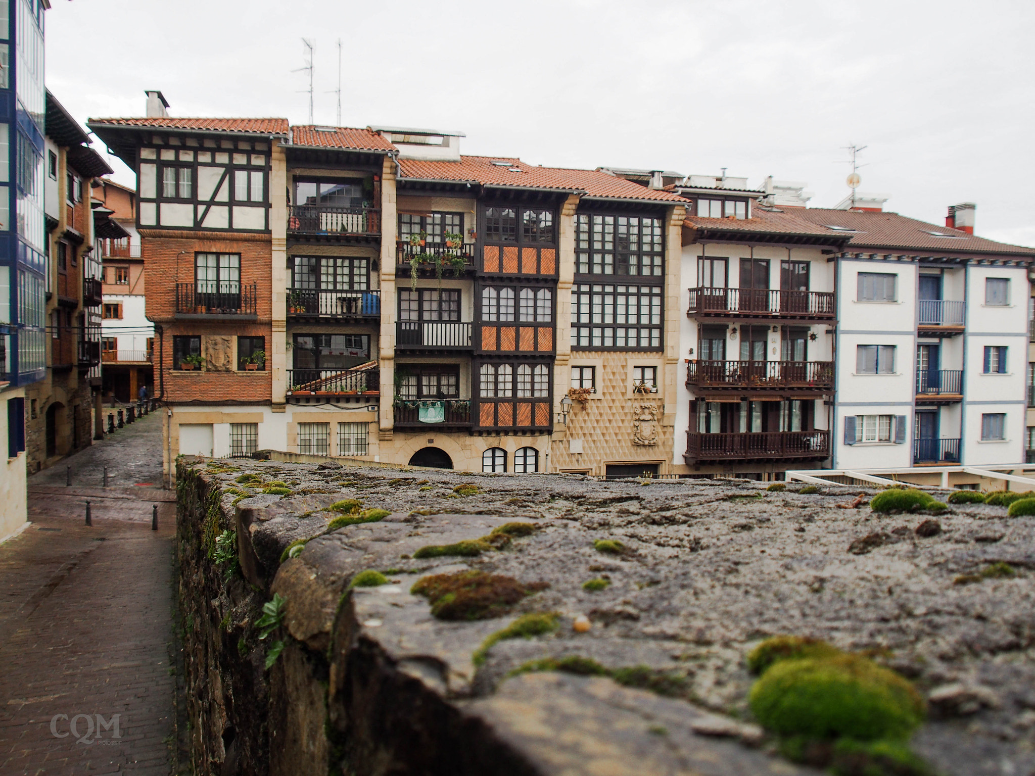 Olympus PEN E-P5 sample photo. Hondarribia street photography