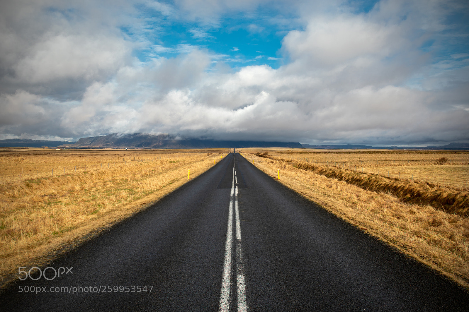 Canon EOS 5D Mark IV sample photo. Street on iceland photography