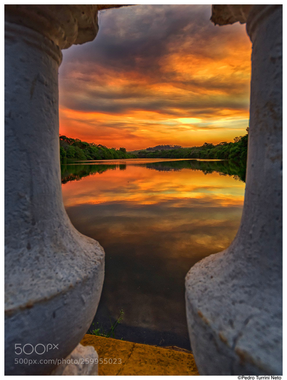 Canon EOS 600D (Rebel EOS T3i / EOS Kiss X5) sample photo. Lake between pillars at photography