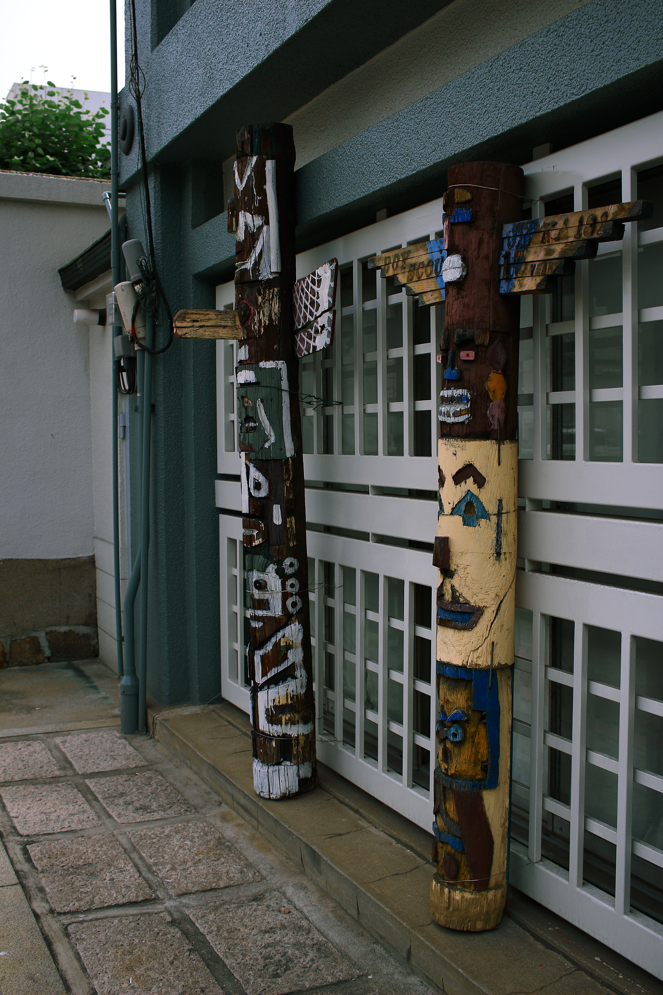 Canon EOS 100D (EOS Rebel SL1 / EOS Kiss X7) + Canon EF-S 24mm F2.8 STM sample photo. Totem pole photography