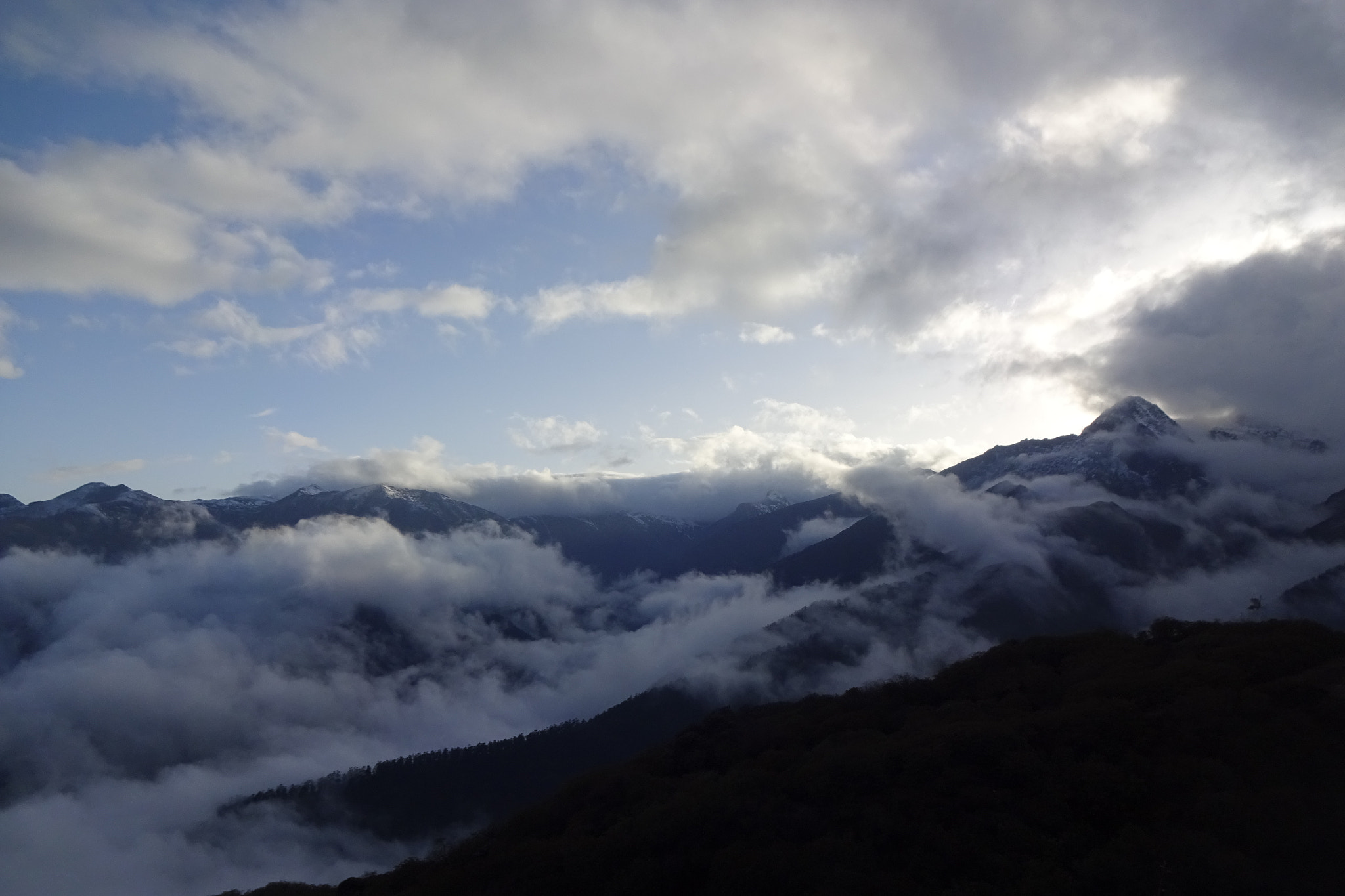 Sony Cyber-shot DSC-WX220 sample photo. Mount in cloud photography
