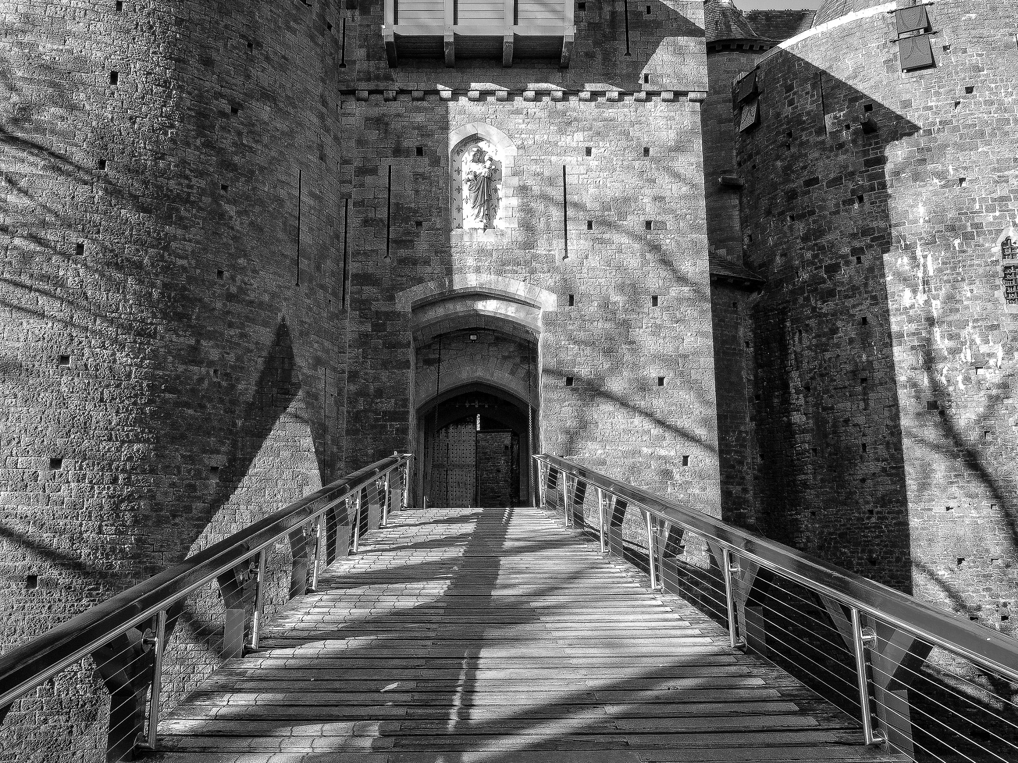 Panasonic Lumix DMC-GF5 sample photo. Castell coch main entrance photography