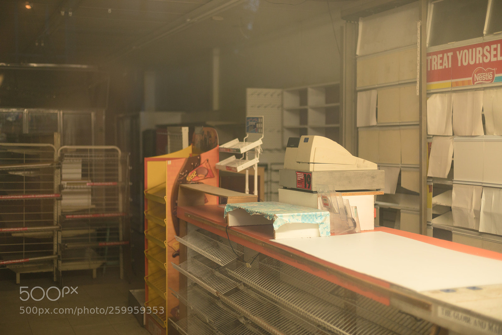 Canon EOS 5D Mark IV sample photo. Abandoned fronts. photography