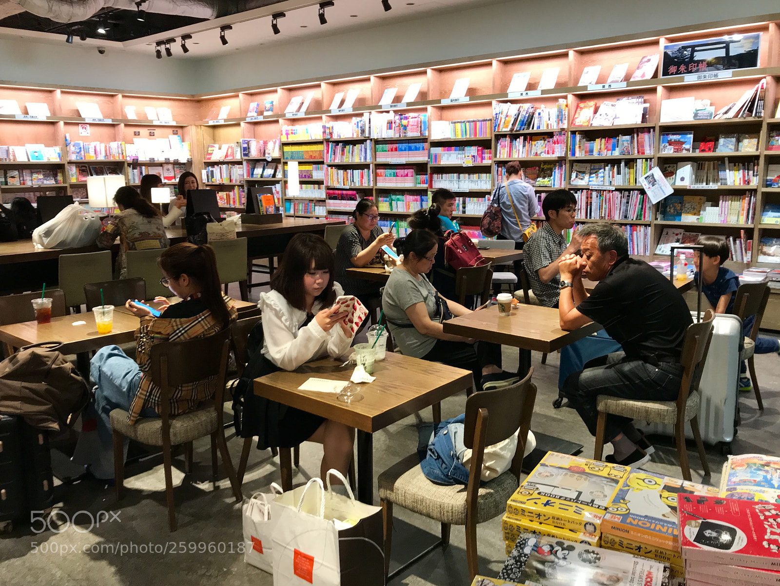 Apple iPhone 7 sample photo. A cafe in dotonbori photography