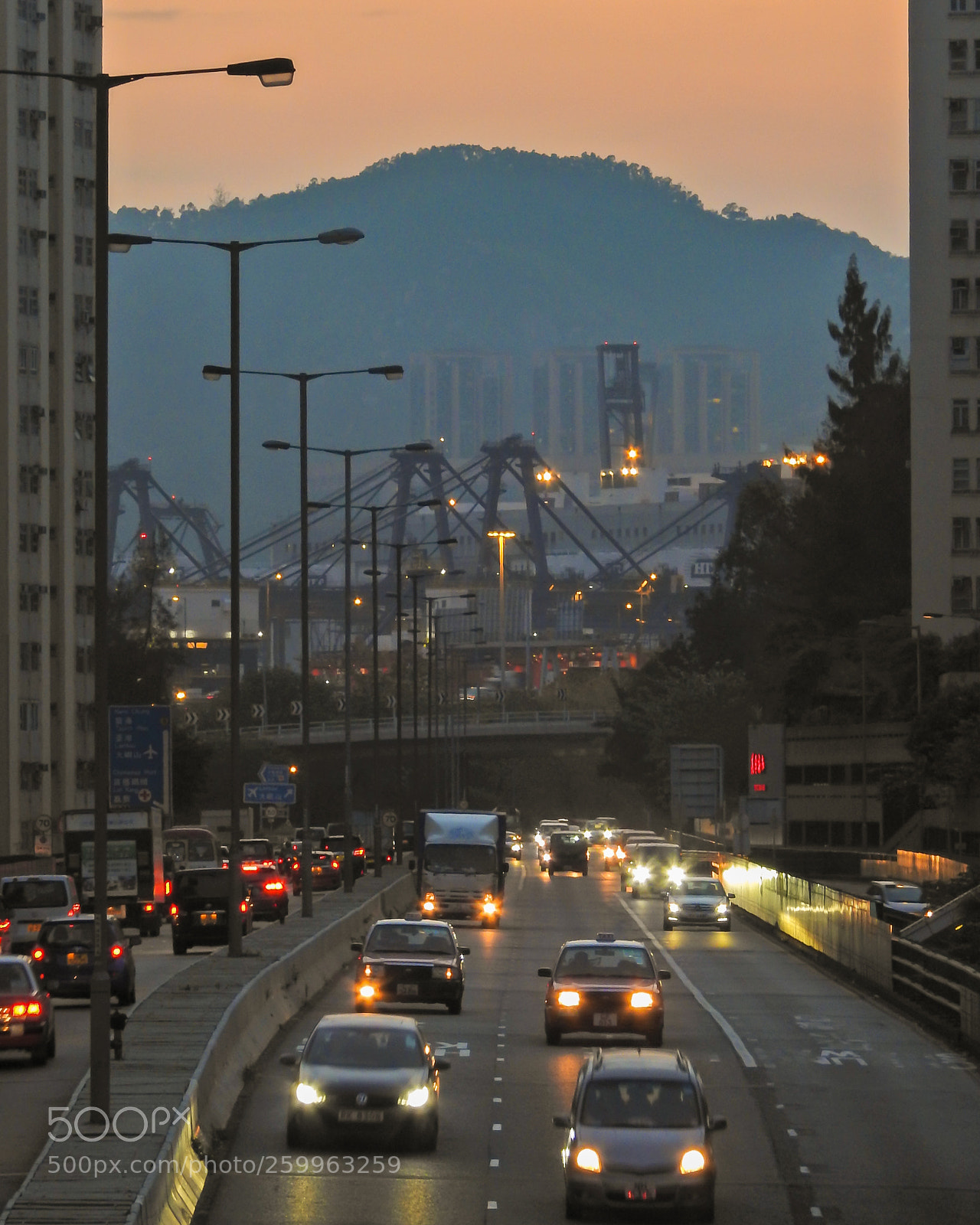 Nikon Coolpix P900 sample photo. Evening traffic photography