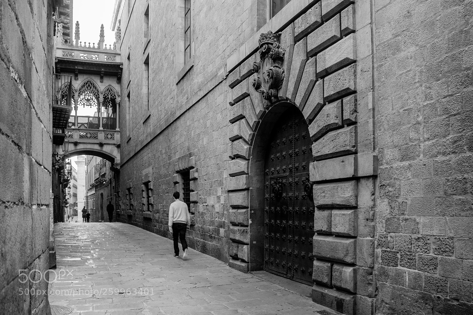 Canon EOS 1300D (EOS Rebel T6 / EOS Kiss X80) sample photo. Carrer del bisbe photography