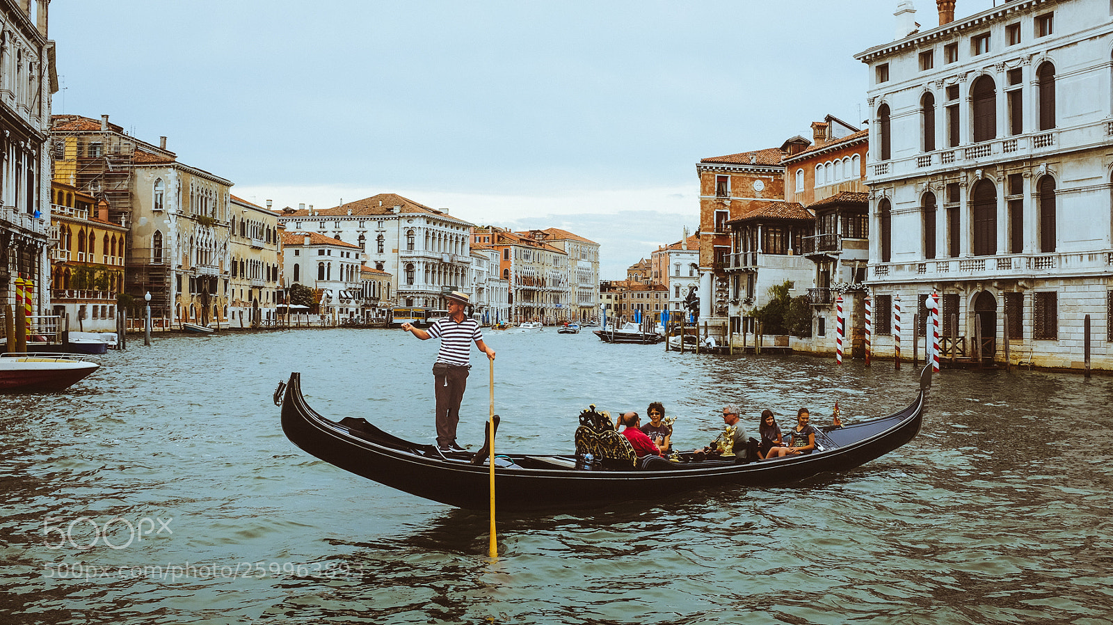 Fujifilm X100T sample photo. Singing in his boat photography
