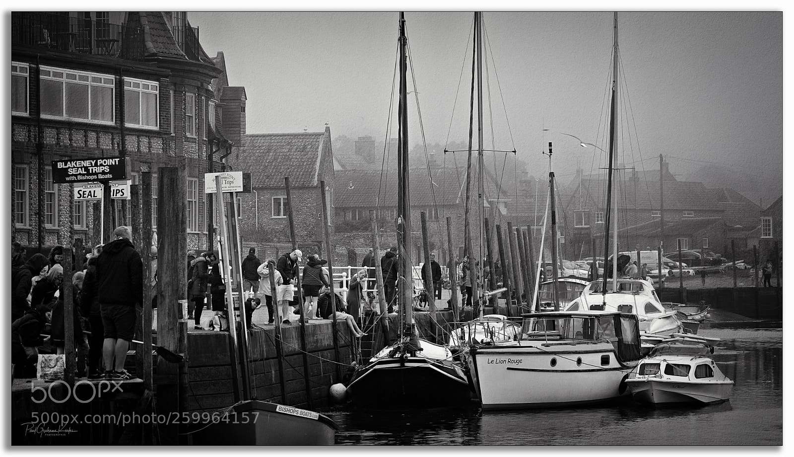 Fujifilm X-H1 sample photo. Crabbing on the quay photography