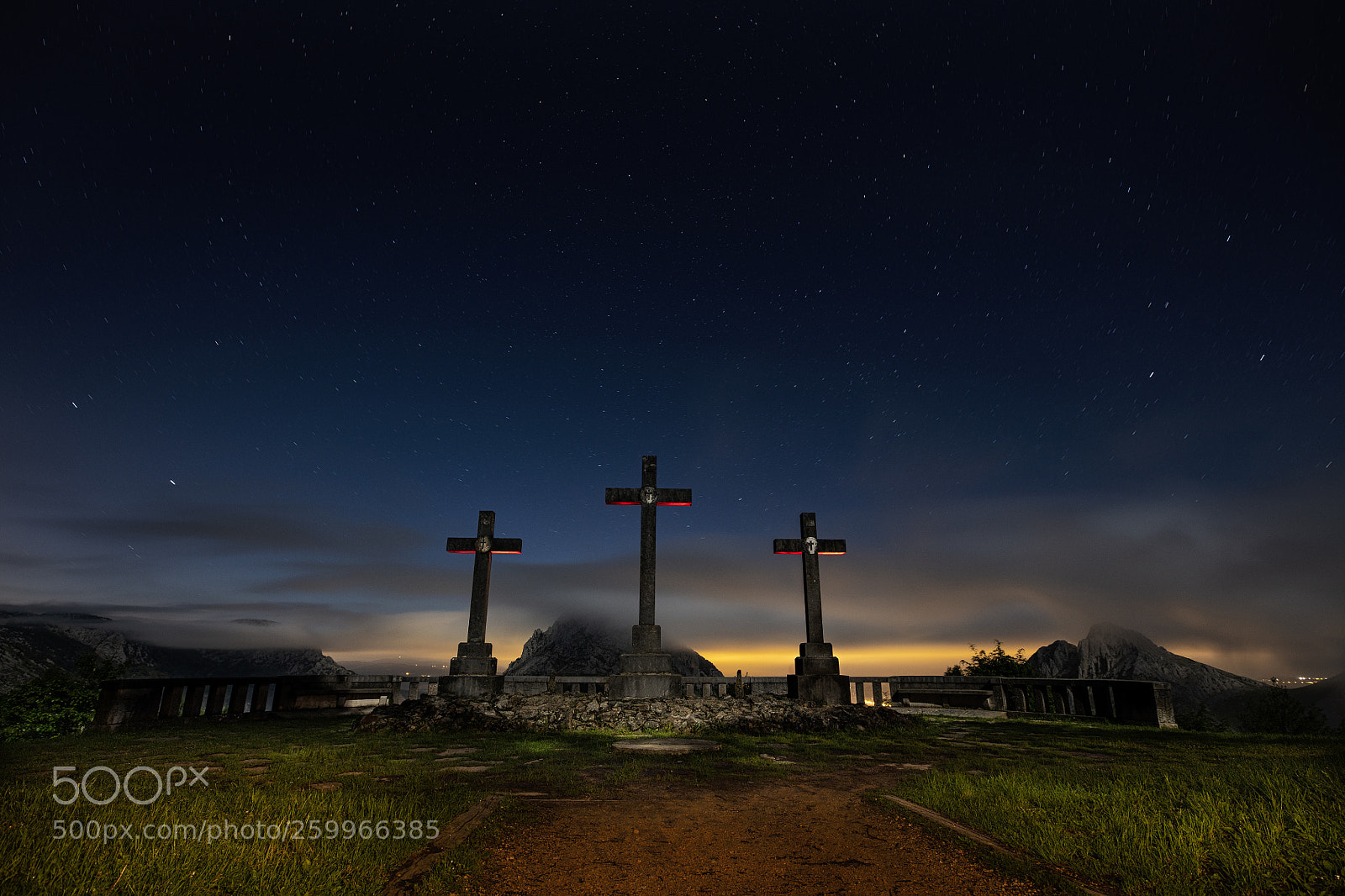Canon EOS 5DS R sample photo. Crosses at night photography