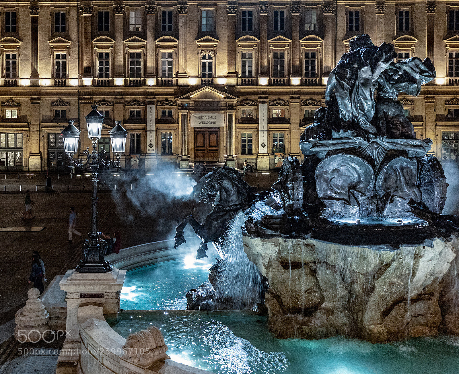 Canon EOS 5D Mark IV sample photo. Fontaine des terreaux  photography