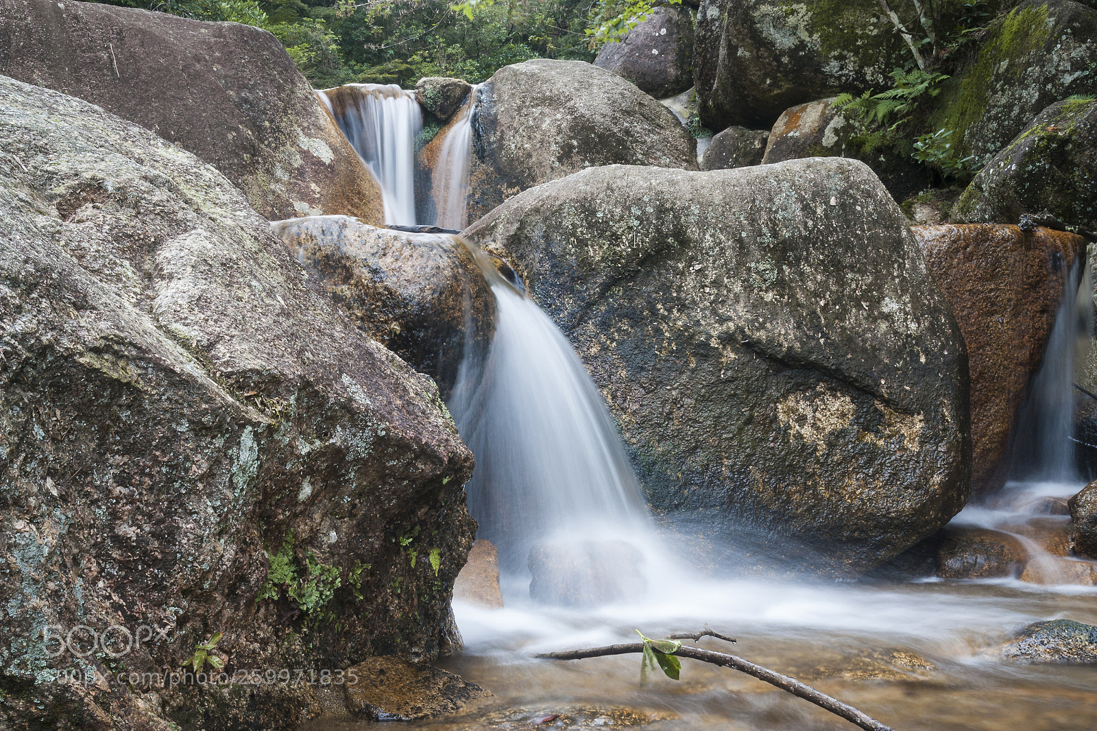 Canon EOS 450D (EOS Rebel XSi / EOS Kiss X2) sample photo. Waterfall at miyajima photography