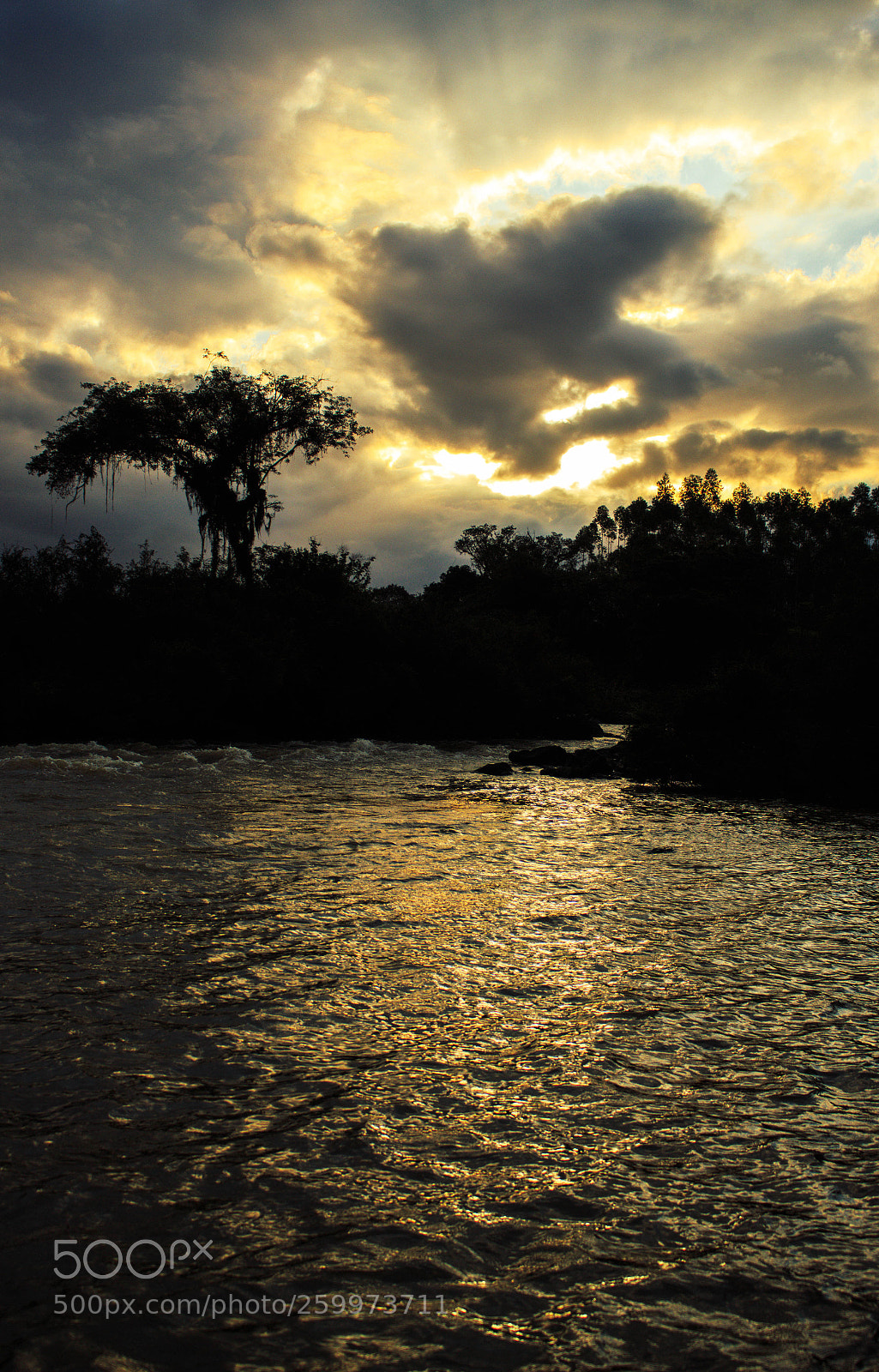 Canon EOS 700D (EOS Rebel T5i / EOS Kiss X7i) sample photo. Sun behind the clouds photography