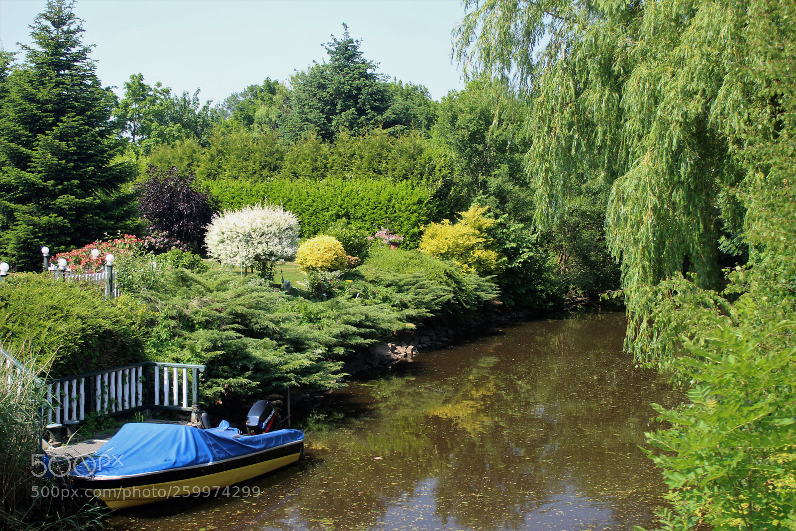 Canon EOS 100D (EOS Rebel SL1 / EOS Kiss X7) sample photo. A small paradise photography