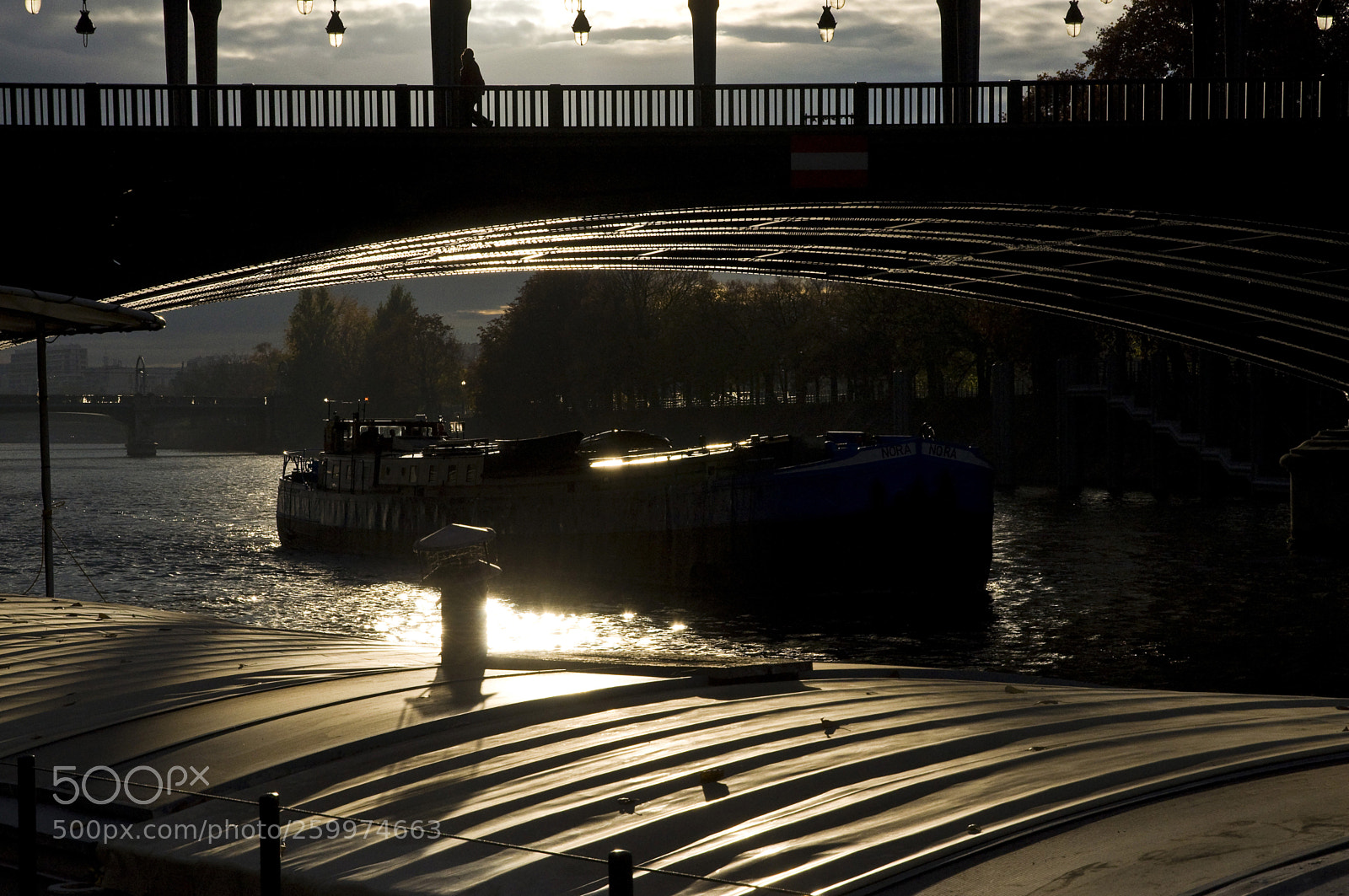 Nikon D90 sample photo. Contrejour sous le pont photography