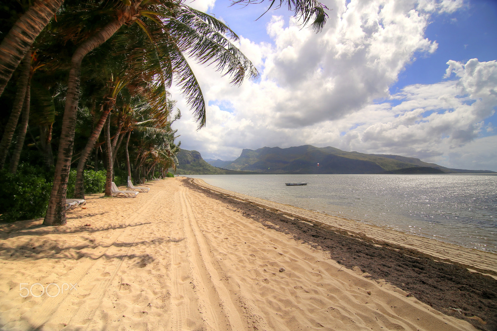 Canon EOS 6D + Tokina AT-X Pro 11-16mm F2.8 DX sample photo. Mauritius on a sunny day photography