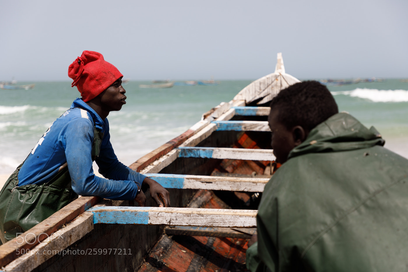 Canon EOS 5D Mark IV sample photo. Fishermen in nouakchott photography