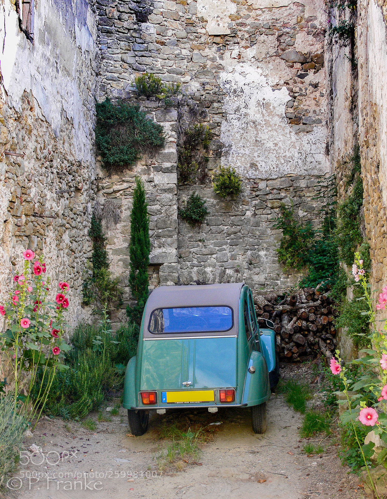 Panasonic DMC-FZ30 sample photo. Provence ente 2cv garage photography