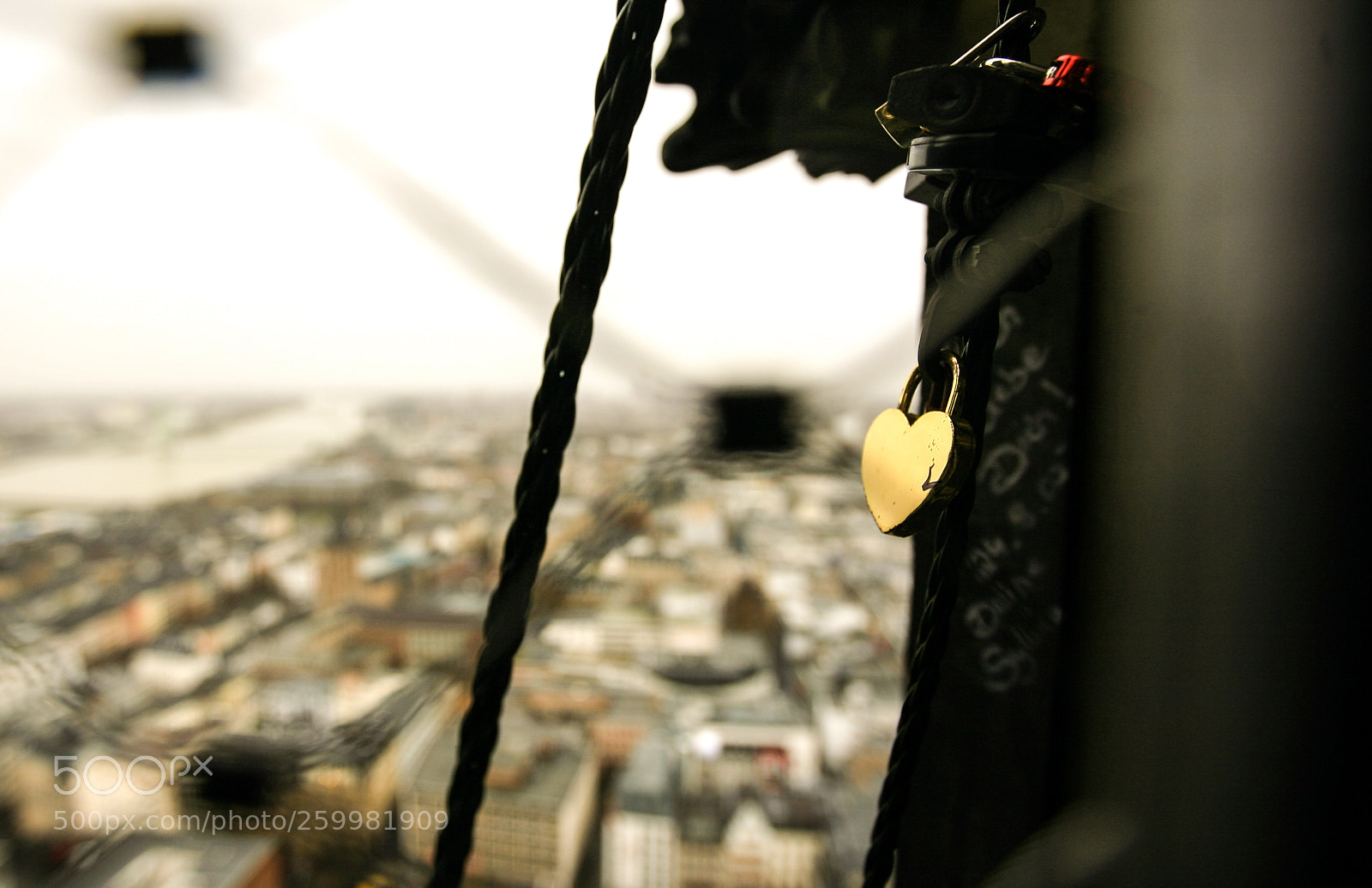 Canon EOS 5D sample photo. Lovelock behind bars photography