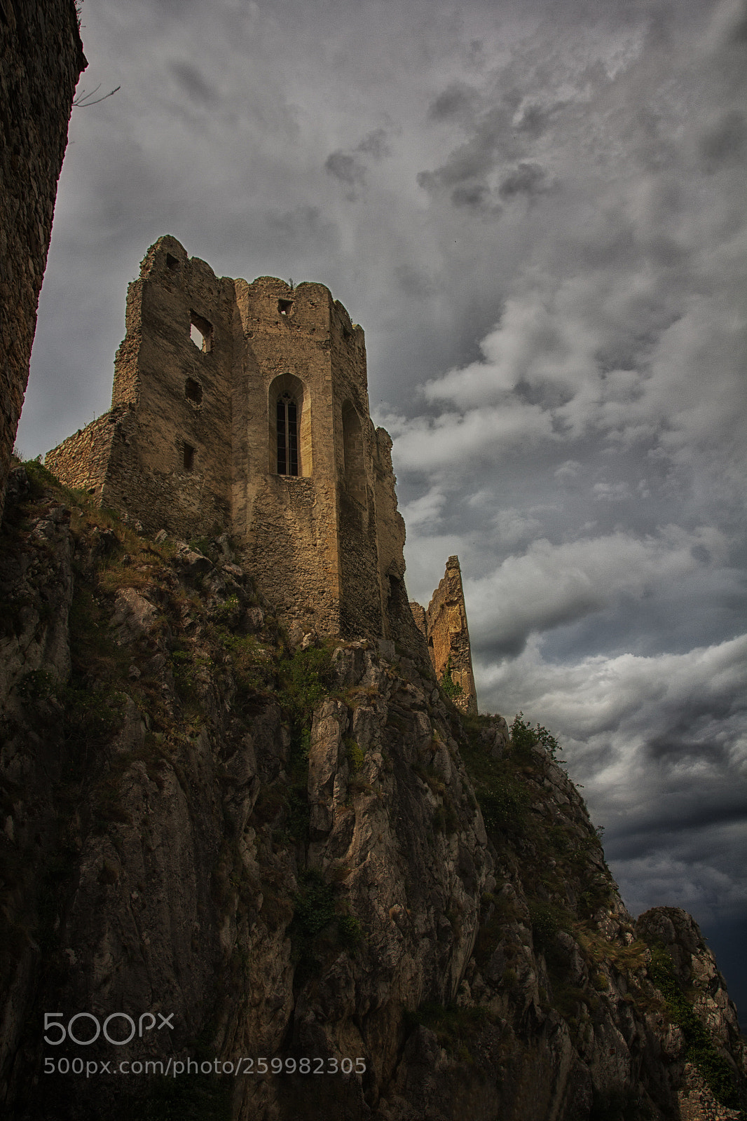 Canon EOS 550D (EOS Rebel T2i / EOS Kiss X4) sample photo. Castle chapel photography