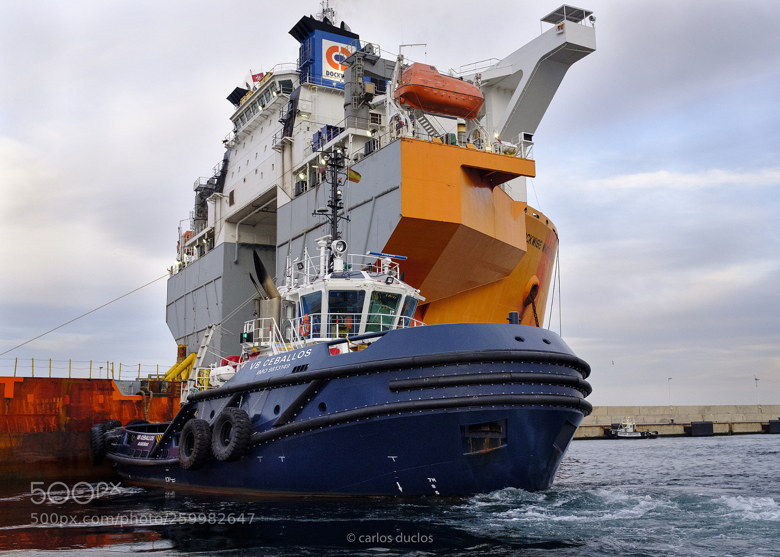 Fujifilm X100F sample photo. Tug & dockwise photography
