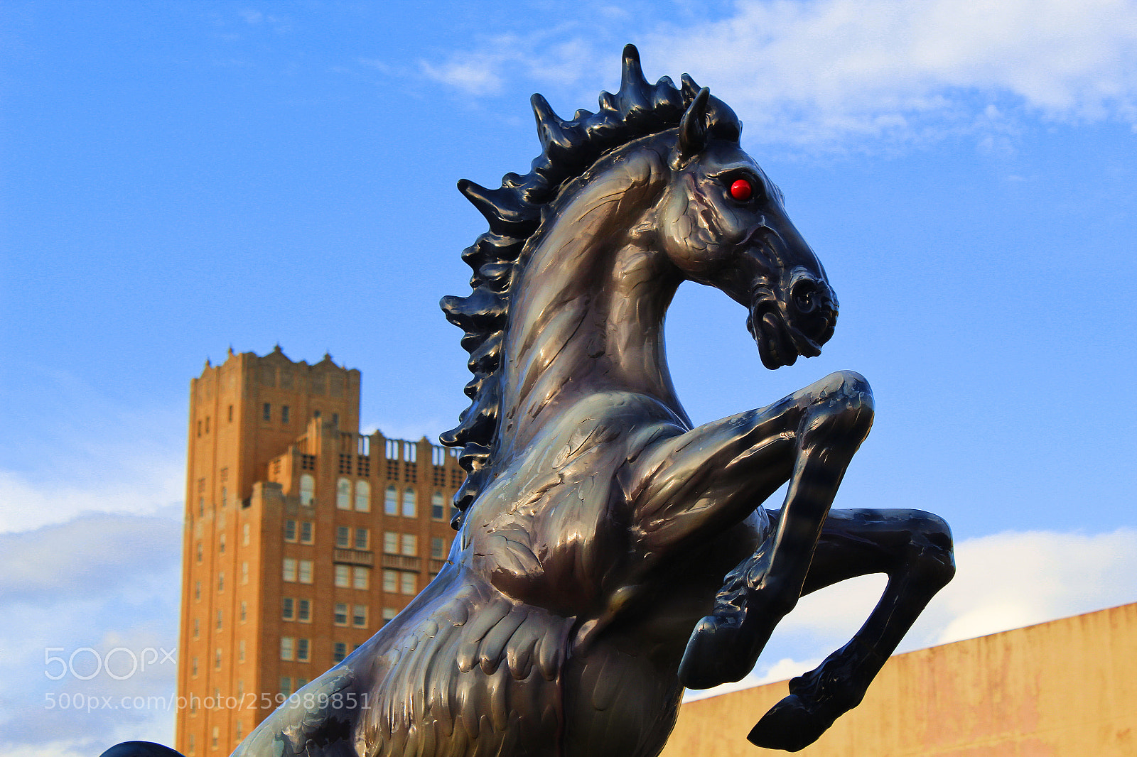 Canon EOS 1300D (EOS Rebel T6 / EOS Kiss X80) sample photo. Downtown statue photography