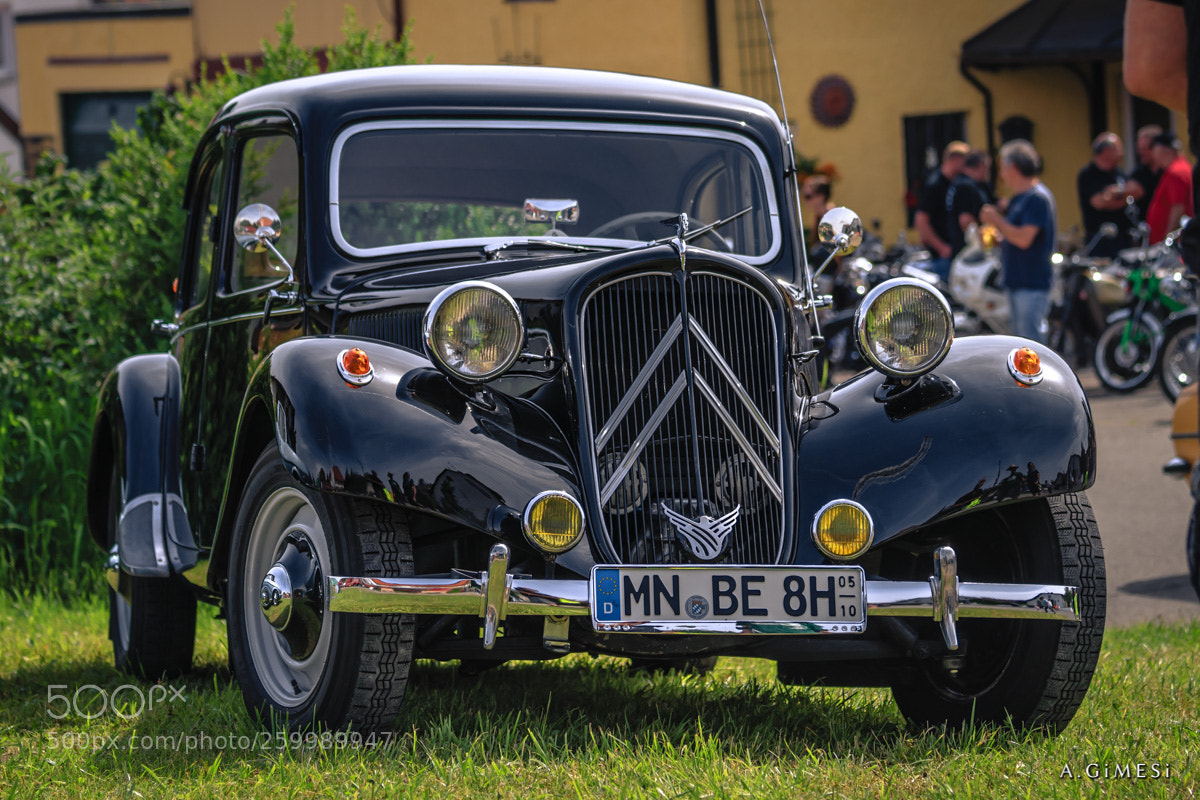 Canon EOS 80D sample photo. 1955 citroen 11 bl photography