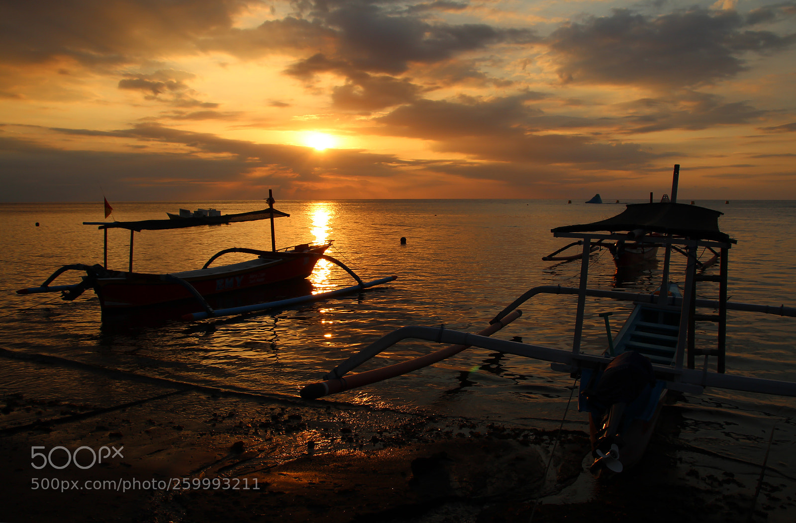 Canon EOS 600D (Rebel EOS T3i / EOS Kiss X5) sample photo. Sunset with boats in photography