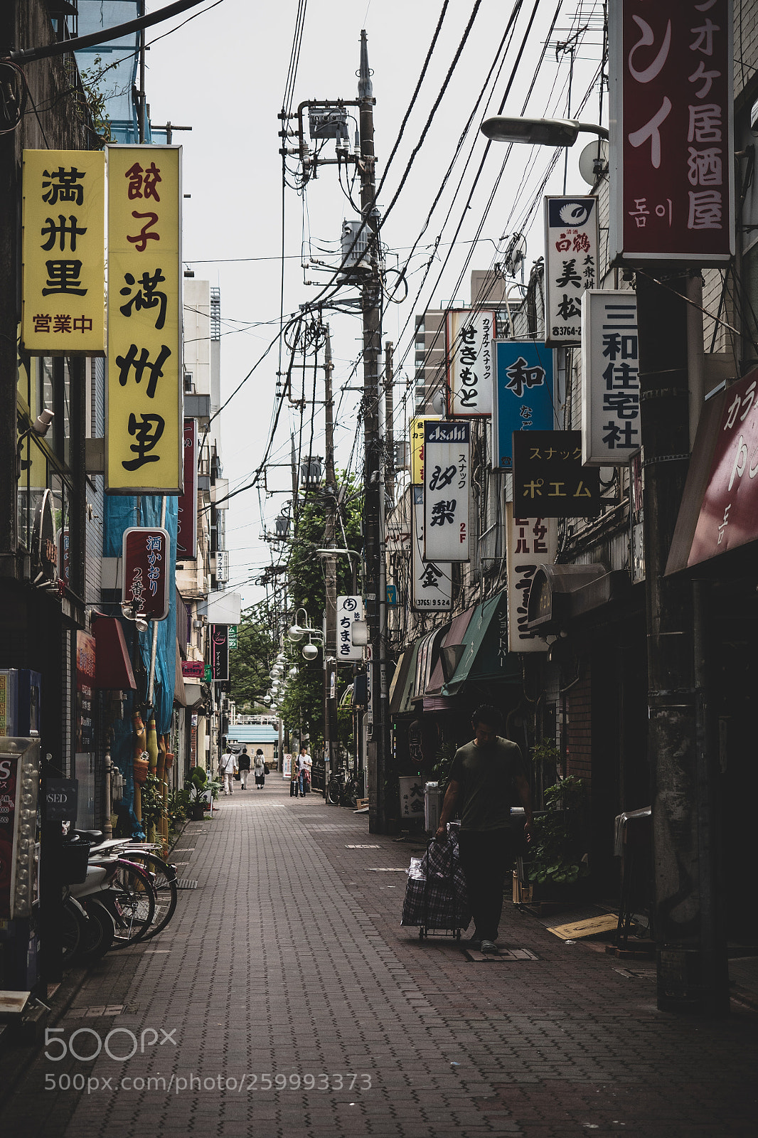 Olympus OM-D E-M5 II sample photo. Alley visit photography