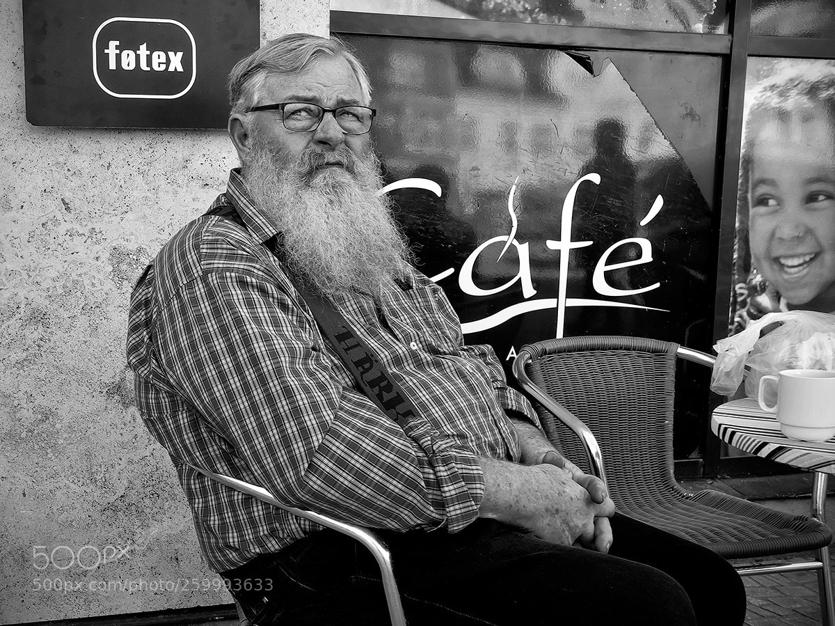 Fujifilm X-Pro2 sample photo. Café visitor photography