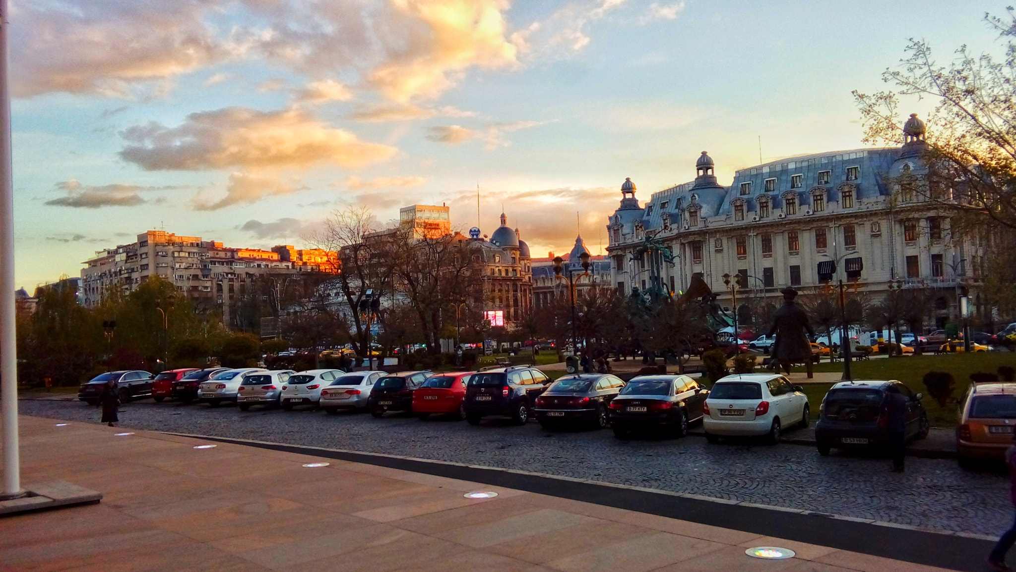 LG K350N sample photo. National theatre bucharest photography