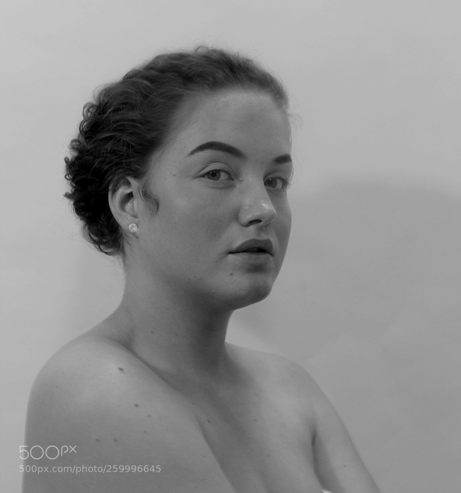 Canon EOS 1300D (EOS Rebel T6 / EOS Kiss X80) sample photo. Homage to richard avedon photography