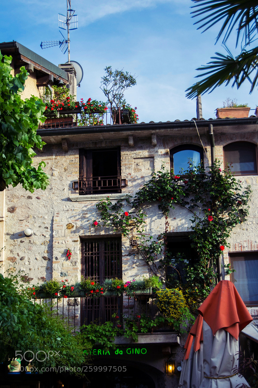 Nikon D3100 sample photo. Sirmione photography