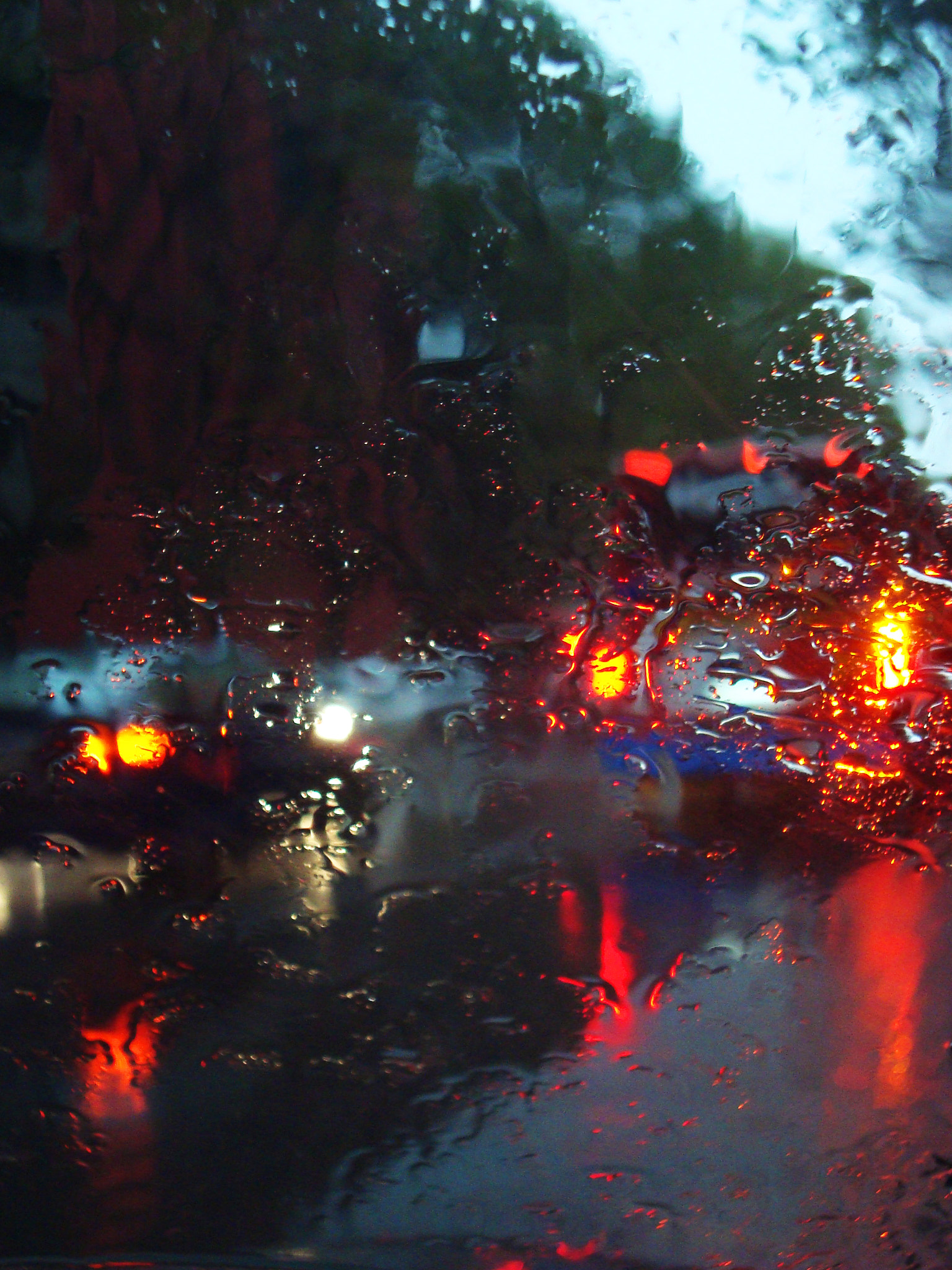 Sony Cyber-shot DSC-W120 sample photo. Alguna calle, algún día, cuando la lluvia interminable... photography