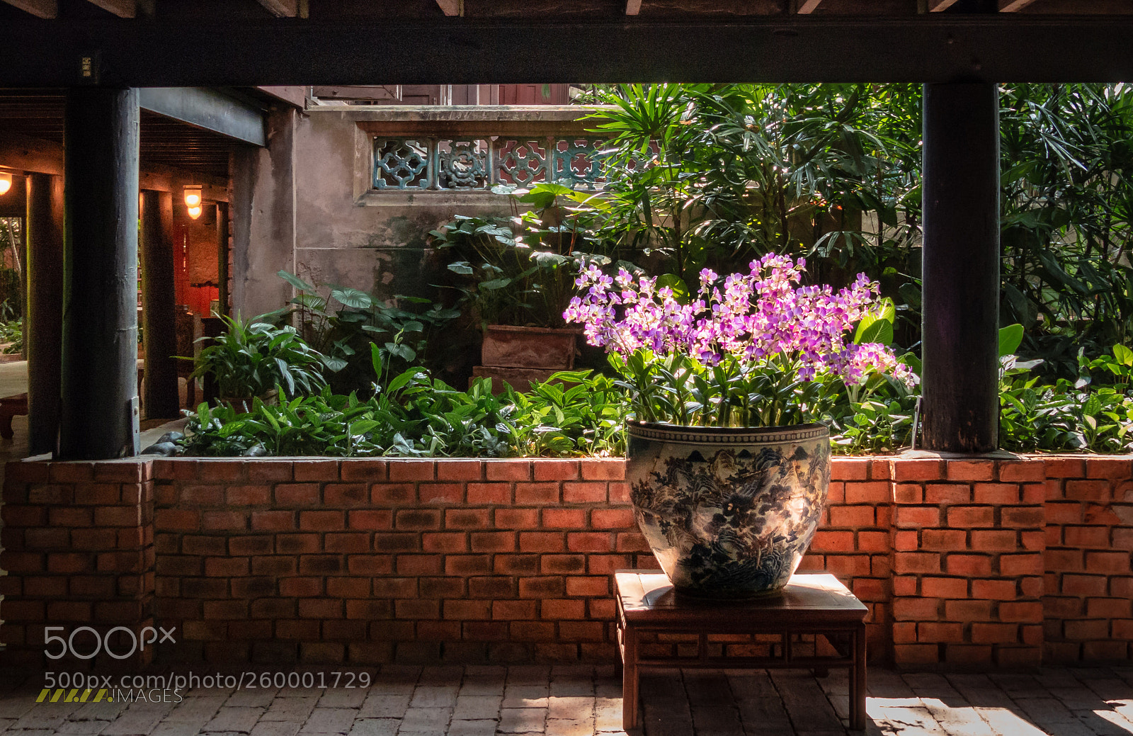 Panasonic Lumix DMC-FZ200 sample photo. Courtyard of jim thompson photography