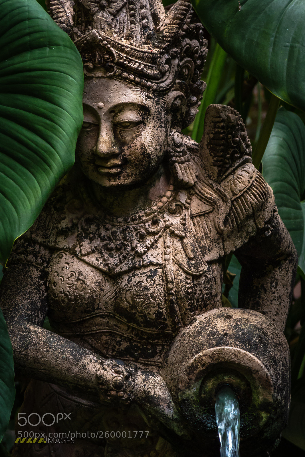Panasonic Lumix DMC-FZ200 sample photo. Fountain statue at jim photography