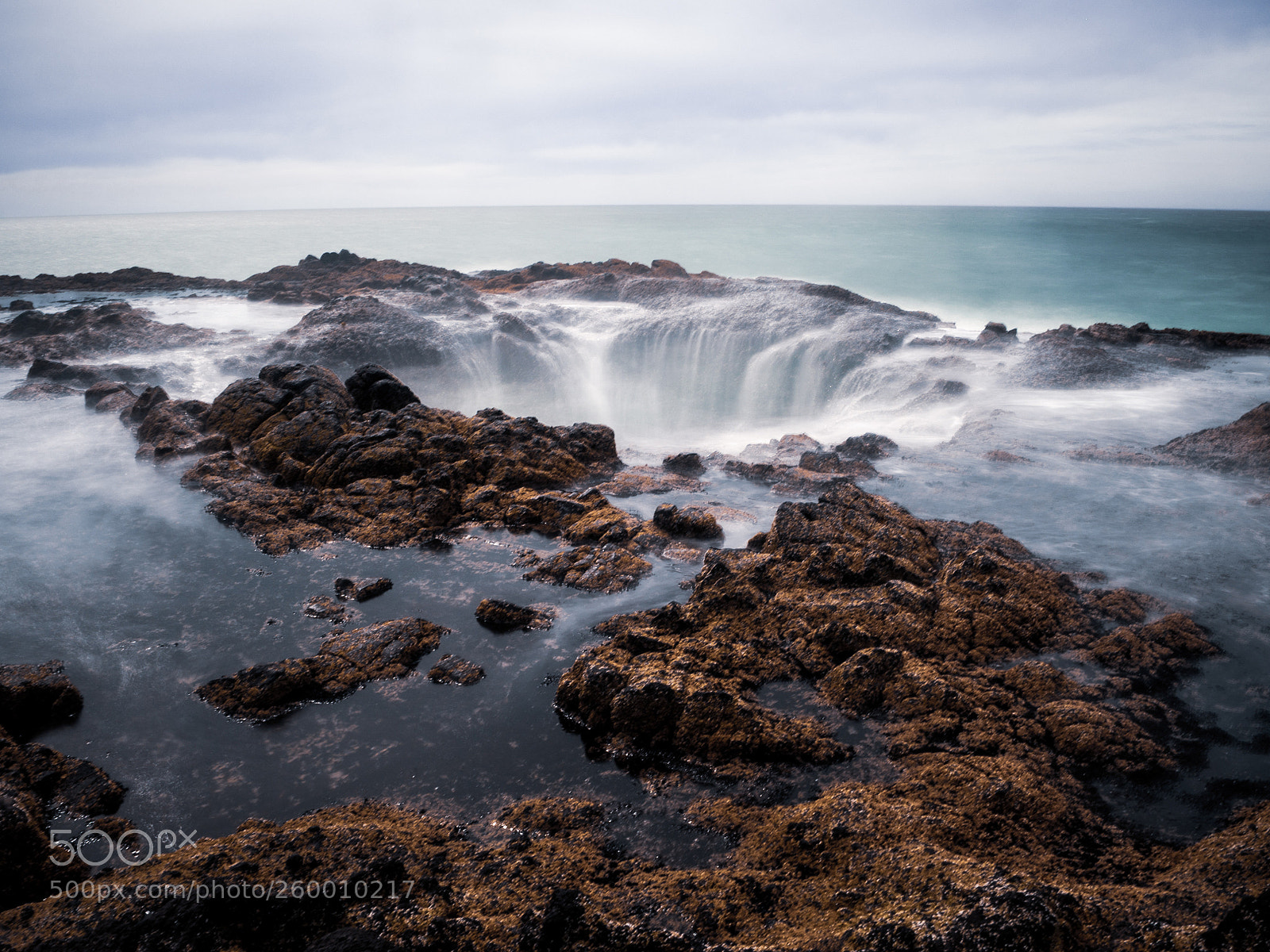 Olympus OM-D E-M10 II sample photo. Thor's well photography