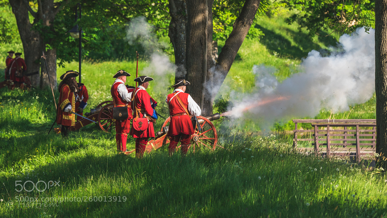 Canon EOS 5D Mark IV sample photo. War and peace photography