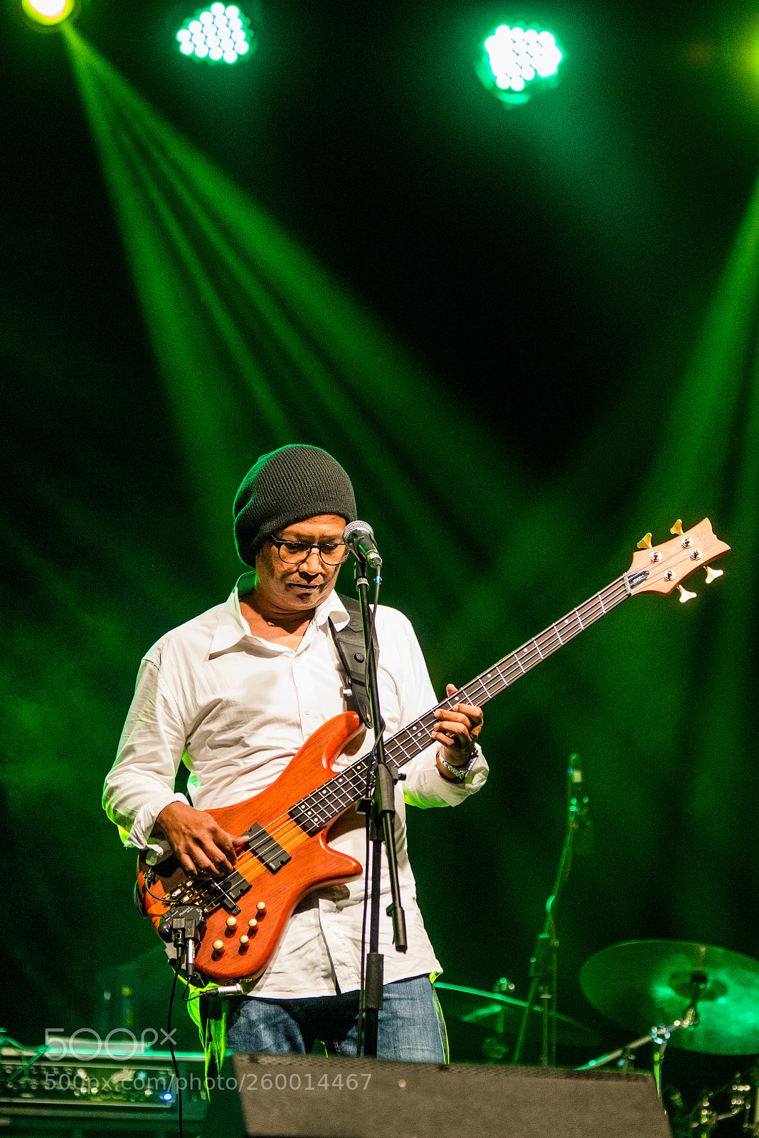 Canon EOS 600D (Rebel EOS T3i / EOS Kiss X5) sample photo. Guitar player performance photography