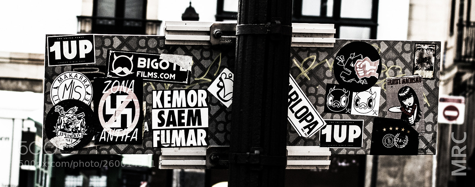 Nikon D5200 sample photo. Signal street photography