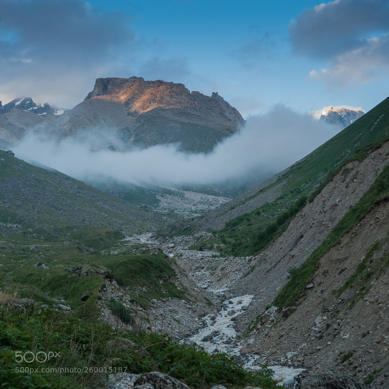 Nikon D700 sample photo. In clouds photography