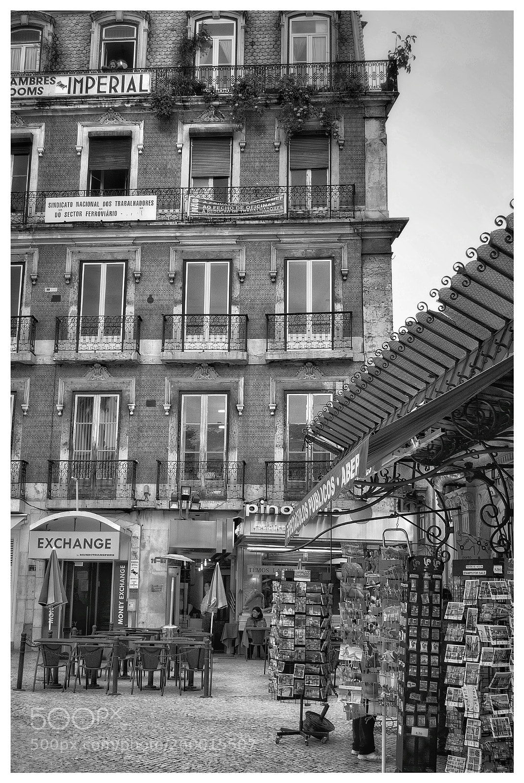 Nikon D60 sample photo. An early-spring street view photography