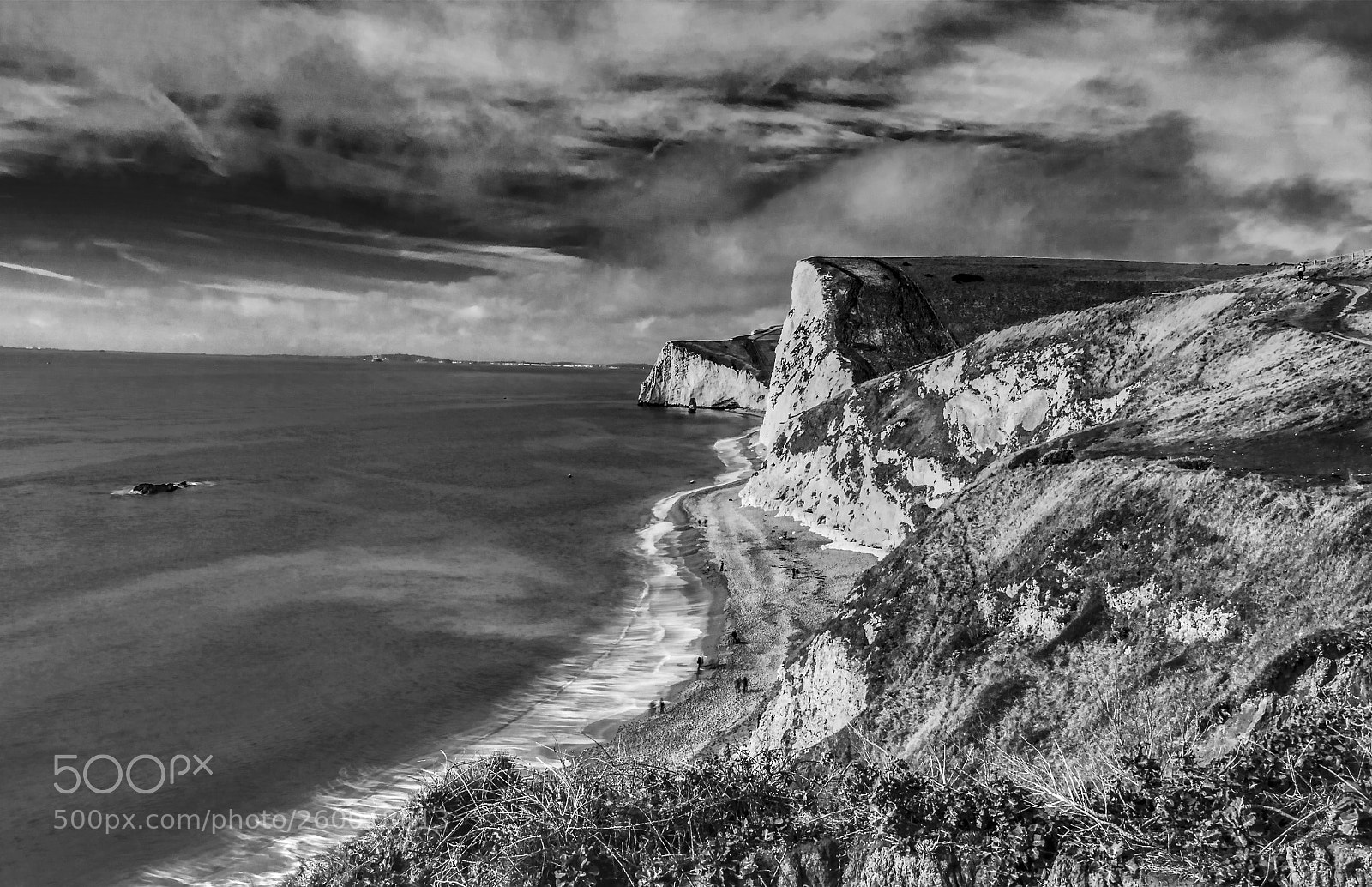 Canon EOS 750D (EOS Rebel T6i / EOS Kiss X8i) sample photo. Jurassic coast bw photography