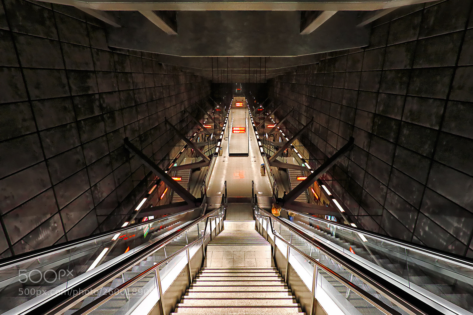 Canon EOS 70D sample photo. Subway station photography