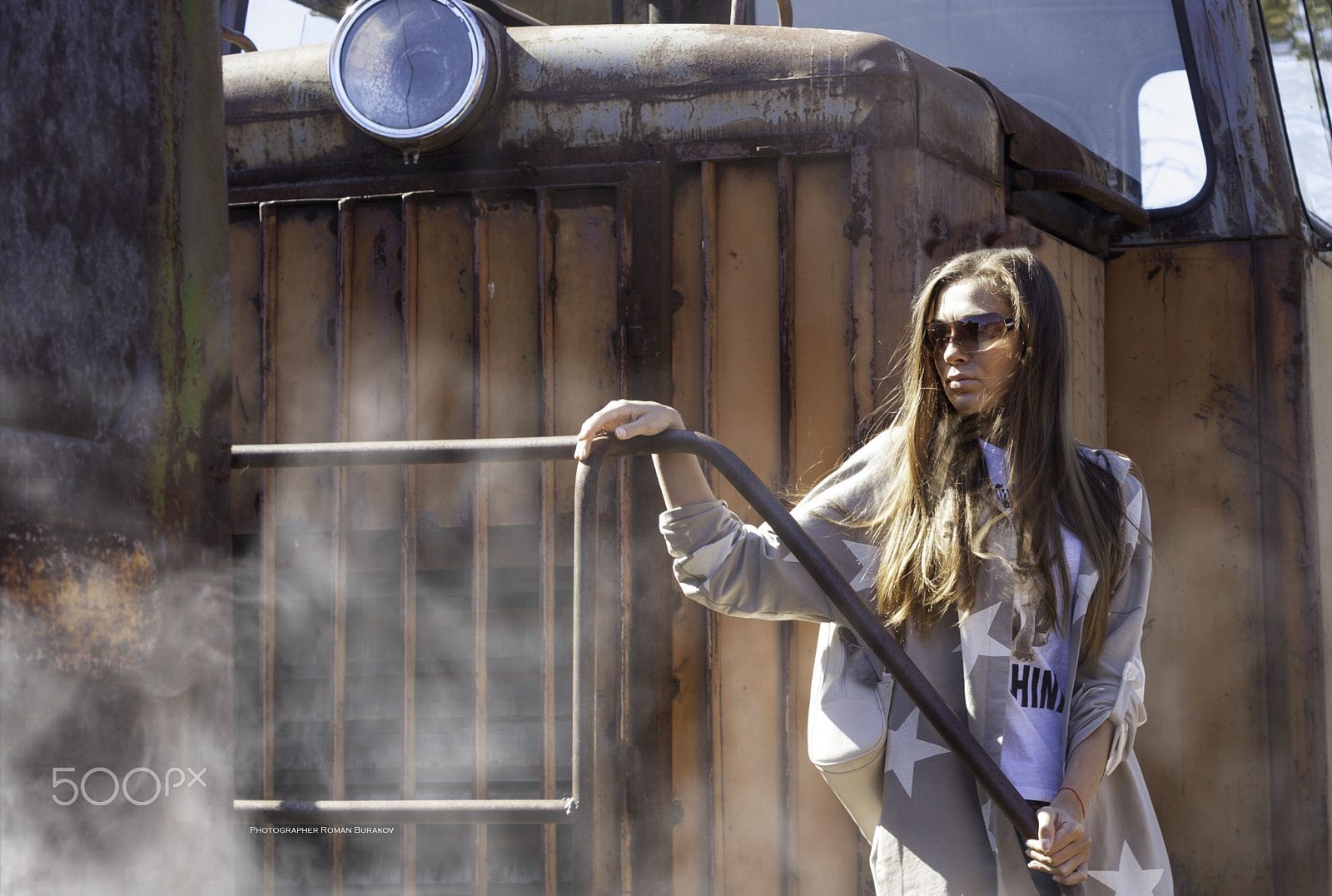 Sony Alpha DSLR-A380 sample photo. The girl and the old train... photography