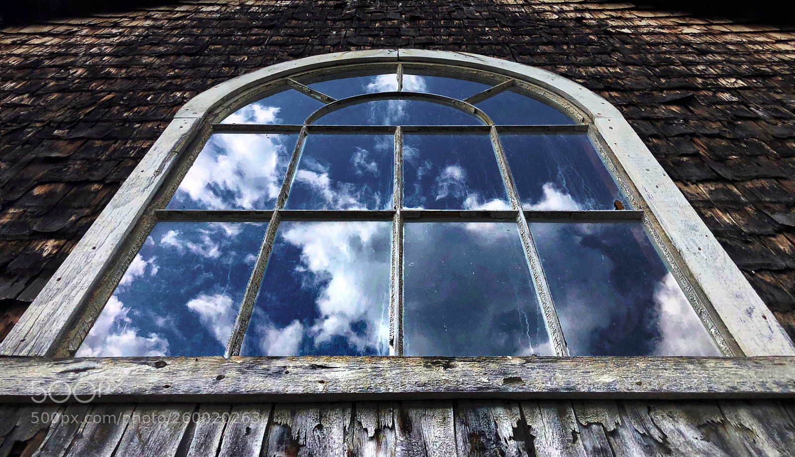 Apple iPhone 8 Plus sample photo. Barn window photography